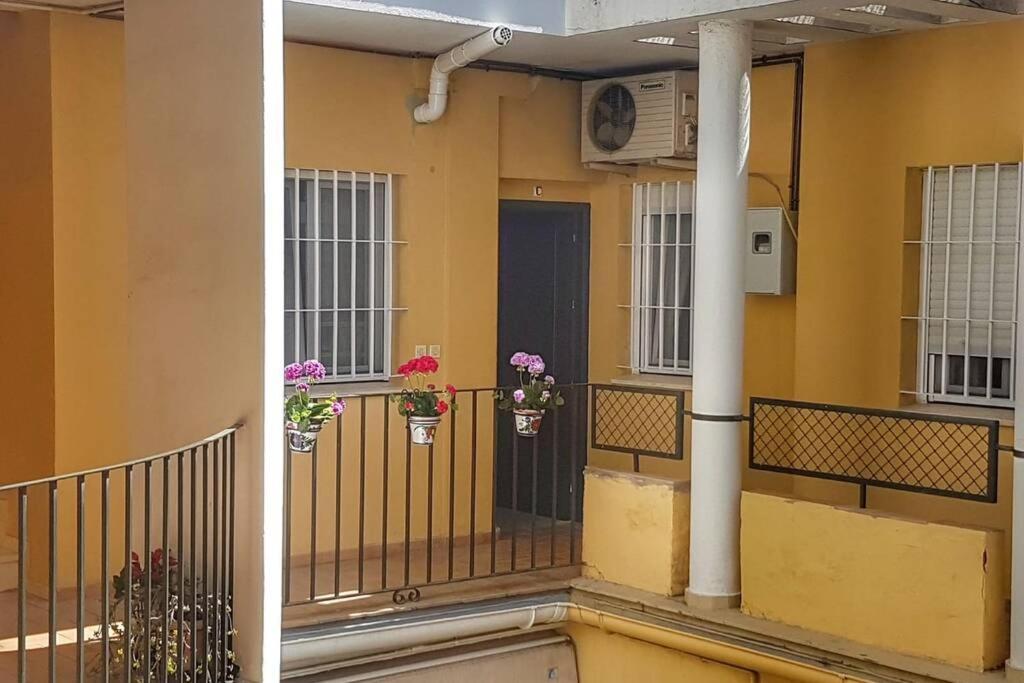 El Patio De San Bernardo Apartamento Sevilha Exterior foto